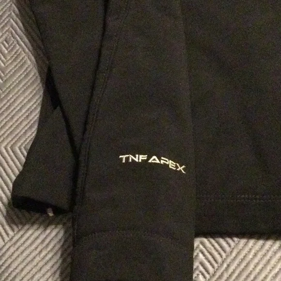 The North Face black medium jacket for women. - Picture 7 of 7